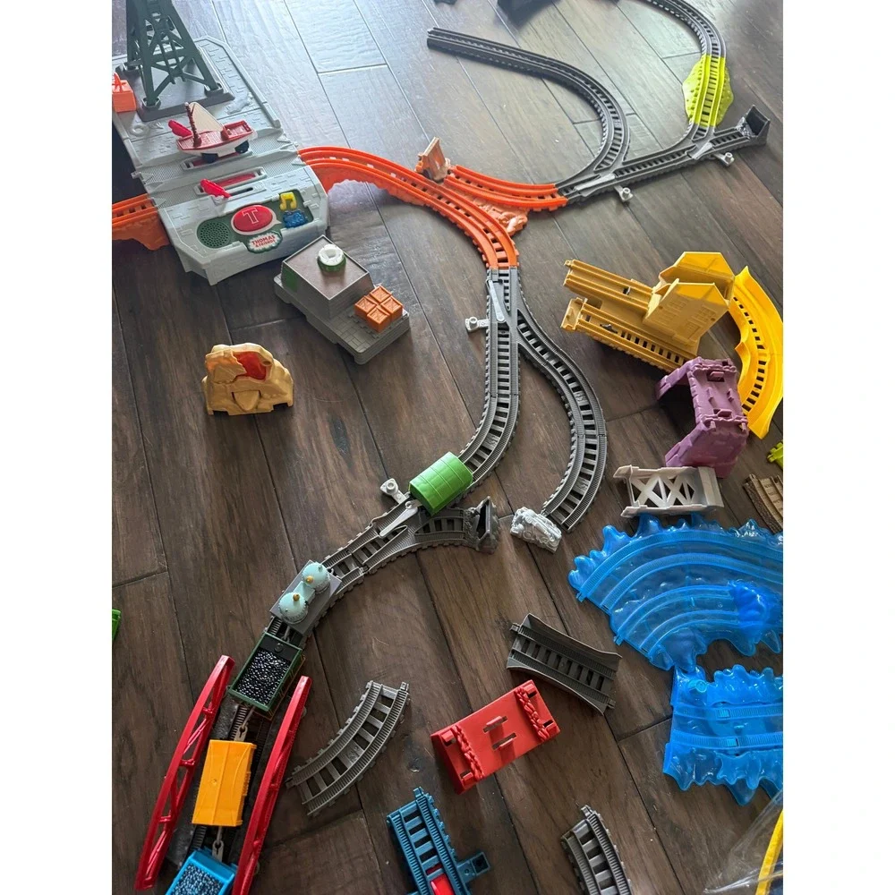 Thomas & Friends TrackMaster Lot Cassia Crane Cargo Tracks and Accessories Set